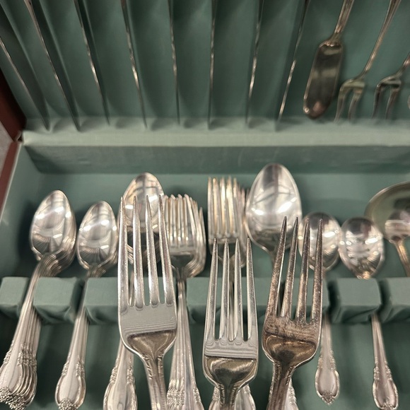 57 Piece Cutlery Old World Very Vintage 1847 Rogers Bros. Remembrance Collection - Picture 8 of 12